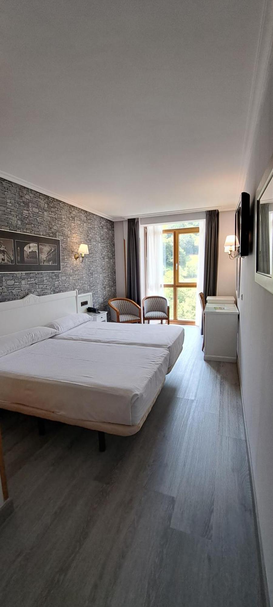 Hotel Ciudad Onís Extérieur photo